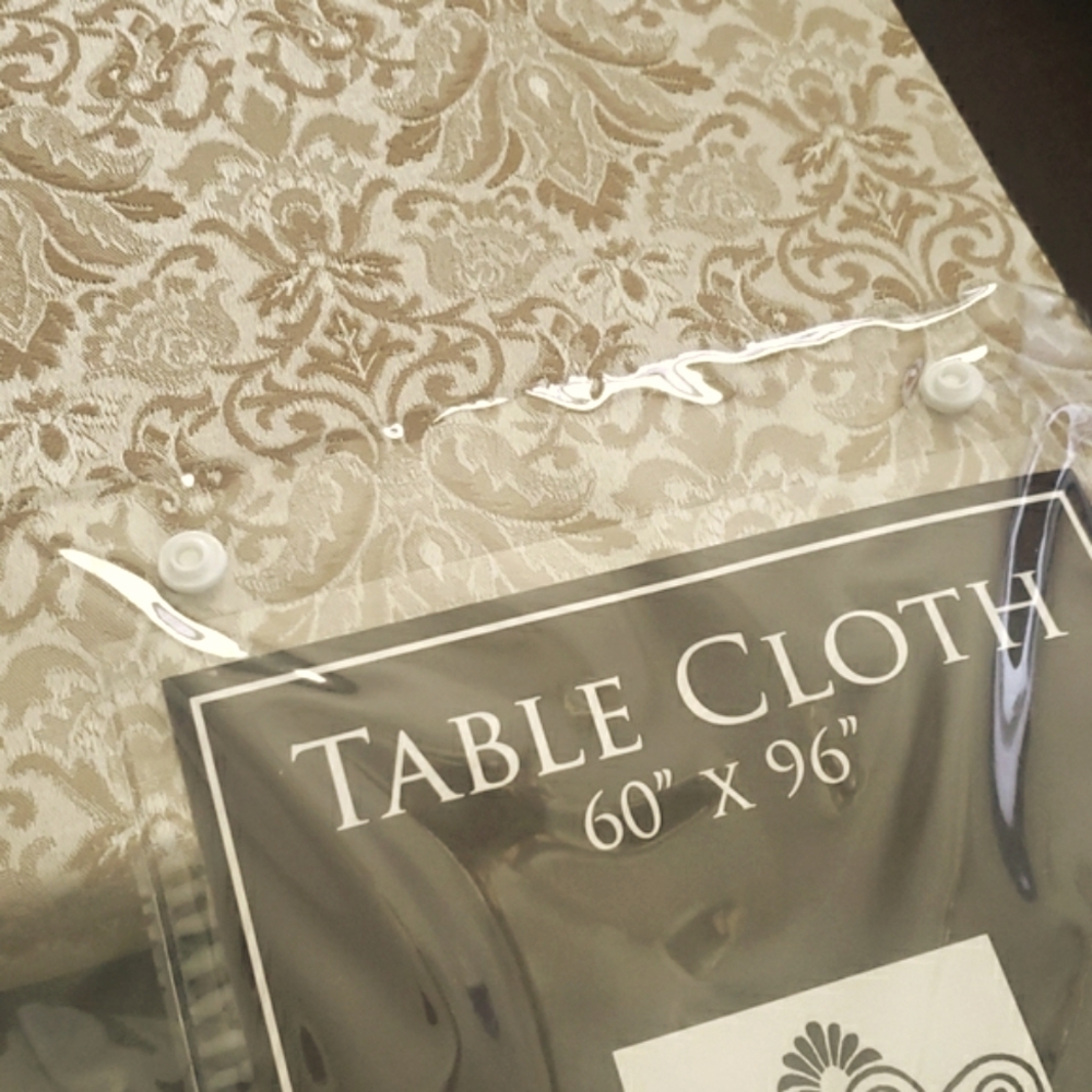 Scroll Design Table Cloth 60 x 96